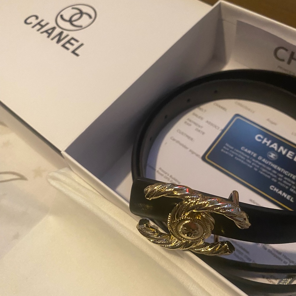 CHANEL Black Leather Belt Gold CHANEL Logo Buckle - Picture 4 of 12